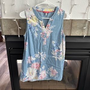 Joules Sleeveless Chambray Floral Top
